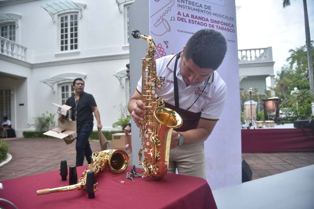 Gobierno de Tabasco entrega nuevos instrumentos a la Banda Sinfónica tras décadas de&nbsp;rezago