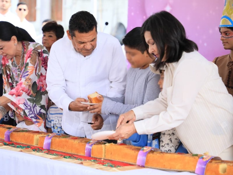 Gobernador Javier May encabeza partida de la Rosca de Reyes en Plaza de&nbsp;Armas