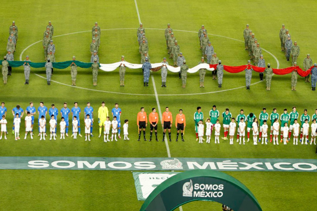 México vs Islandia: Rinden emotivo homenaje a las Fuerzas&nbsp;Armadas