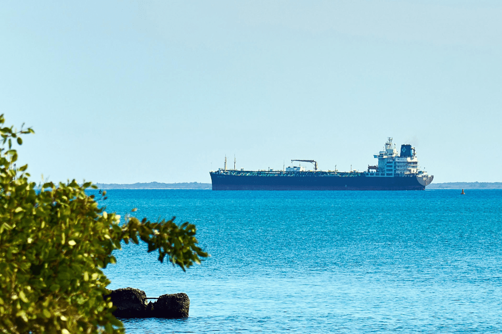 Entra en un puerto cubano un petrolero con carga en pleno bloqueo energético de&nbsp;EE.UU.