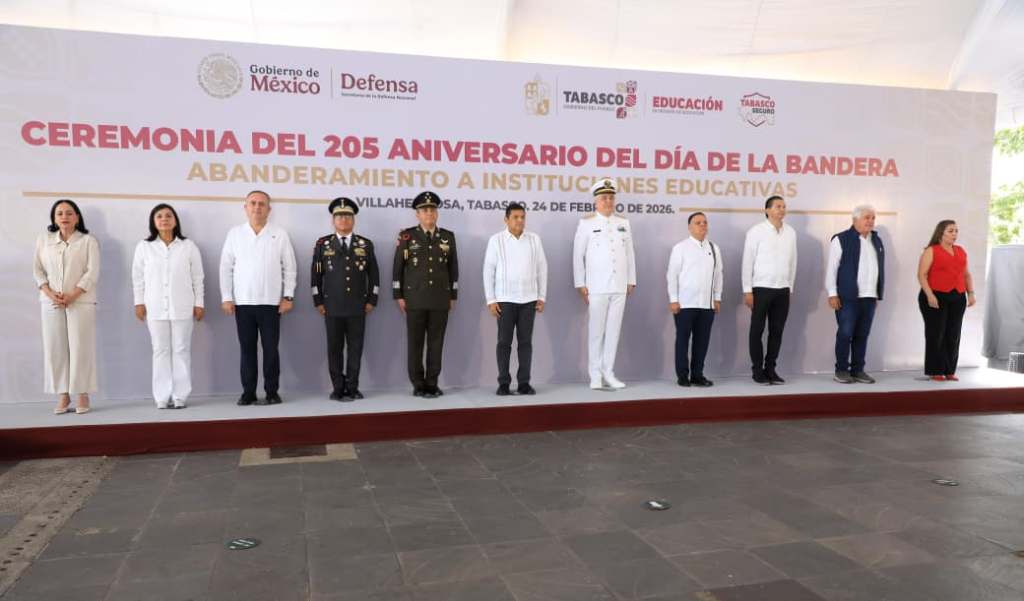 Gobierno de Tabasco conmemora el Día de la Bandera con abanderamiento de escuelas en todo el&nbsp;estado