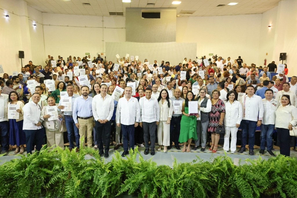 Gobierno de Tabasco entrega certeza jurídica a 275 planteles&nbsp;educativos