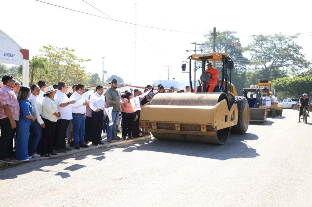Javier May inicia rehabilitación de camino en Jalpa de Méndez y anuncia ampliación de la “Vía Corta” Cunduacán–Comalcalco