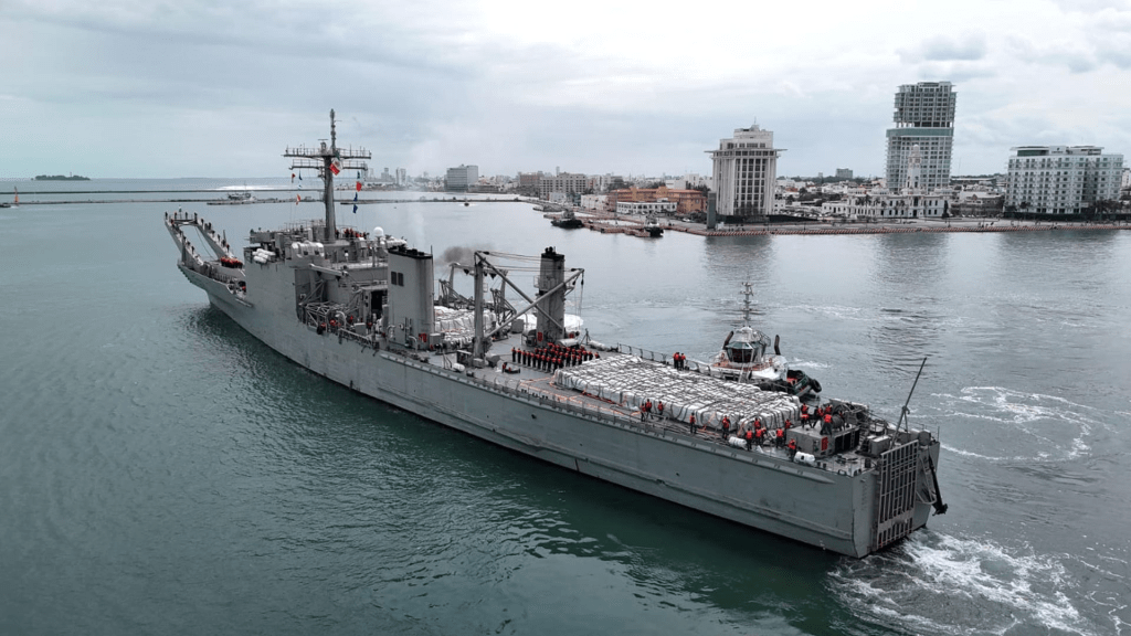 Atracan en La Habana dos buques mexicanos con el segundo envío de ayuda humanitaria