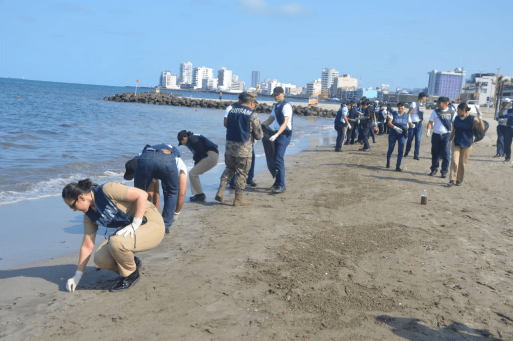 Despliegan más de 2 mil 450 elementos por presencia de hidrocarburos en costas de Veracruz y Tabasco