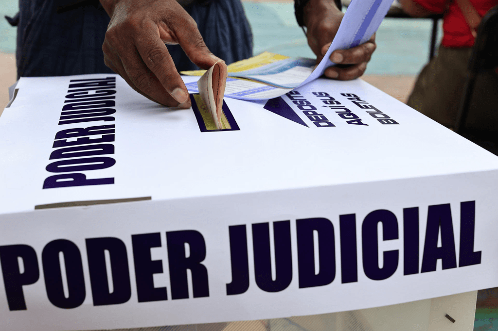 Sheinbaum propone mantener la segunda elección judicial para&nbsp;2027