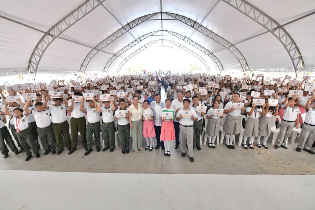 Inicia segunda etapa de Inclusión Digital; entregan más de 9 mil tabletas en Paraíso y&nbsp;Comalcalco