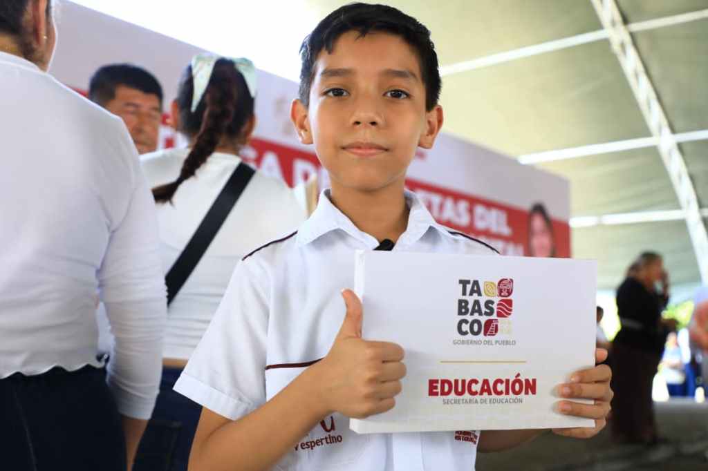 Gobierno de Tabasco entrega más de 7 mil tabletas a estudiantes de secundaria en Cárdenas y&nbsp;Cunduacán