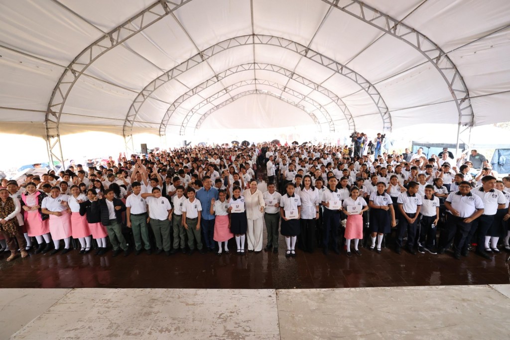 Entregan más de 12 mil tabletas a estudiantes en Centro y Nacajuca con programa Inclusión&nbsp;Digital