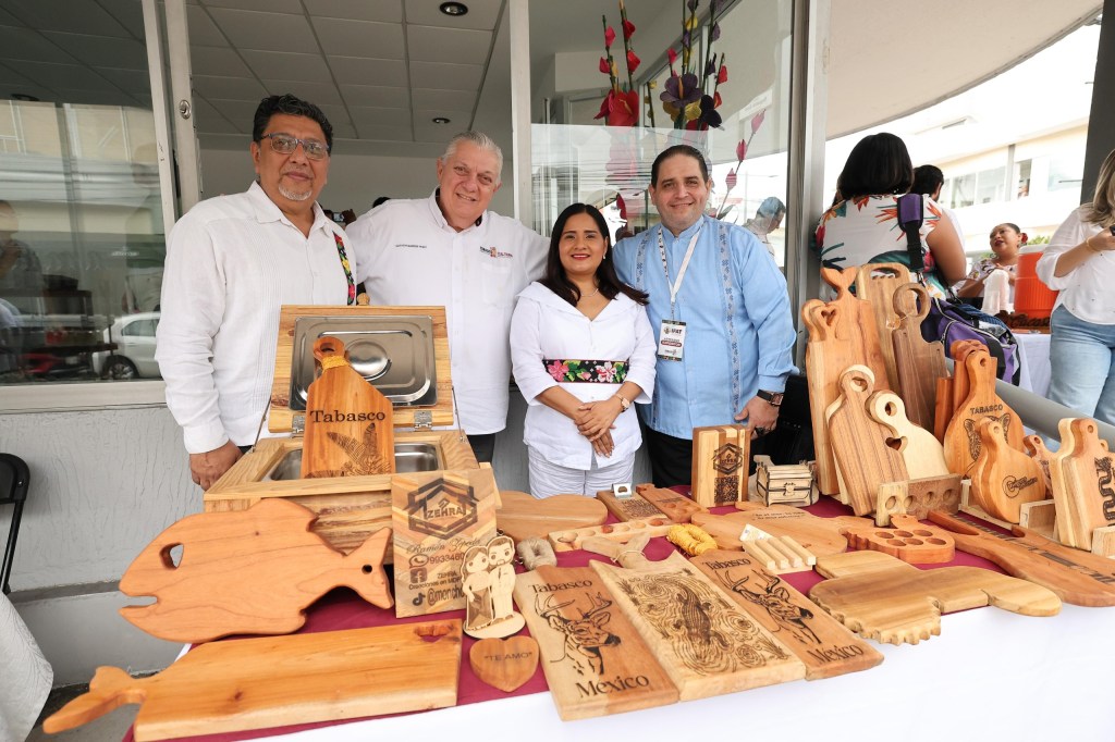En el marco del Día Internacional del Artesano impulsa Tabasco reconocimiento de la tira bordada en punto de lomillo como Indicación Geográfica