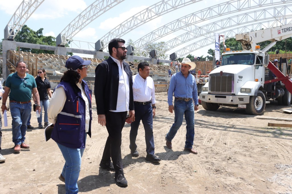Supervisa Javier May avances de obras deportivas y ganaderas por más de 61 mdp en Tabasco