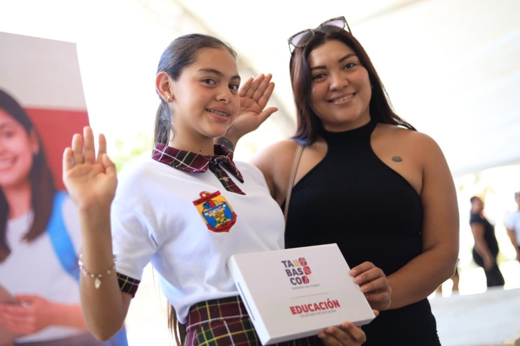 Concluye Tabasco entrega de más de 42 mil tabletas a estudiantes de&nbsp;secundaria