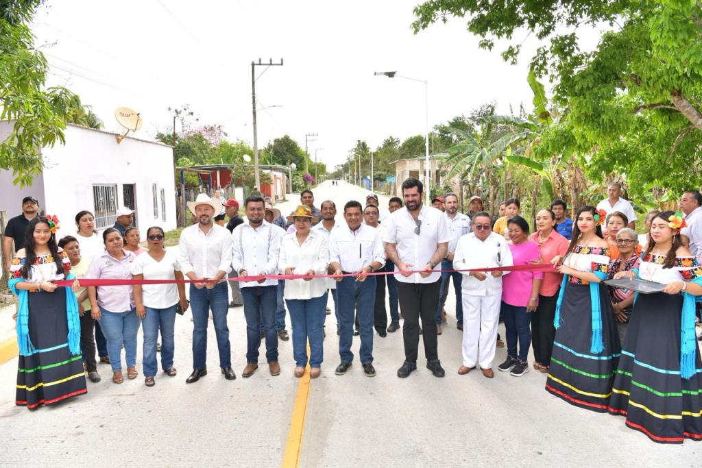 Inauguran obras de pavimentación en Villa El Triunfo, Balancán, con inversión superior a 17 mdp