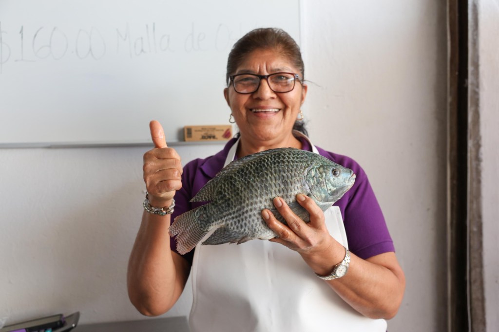 Abren punto de venta de pescadores de Pescando Vida en la Central de Abasto de Villahermosa