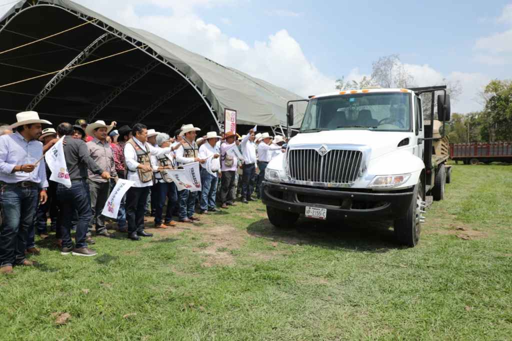 Entregan apoyos ganaderos a productores de Cárdenas con inversión superior a 29 mdp