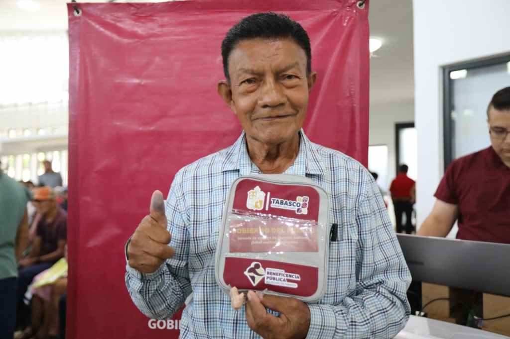 Entregan 420 auxiliares auditivos gratuitos en Tabasco para impulsar la inclusión social