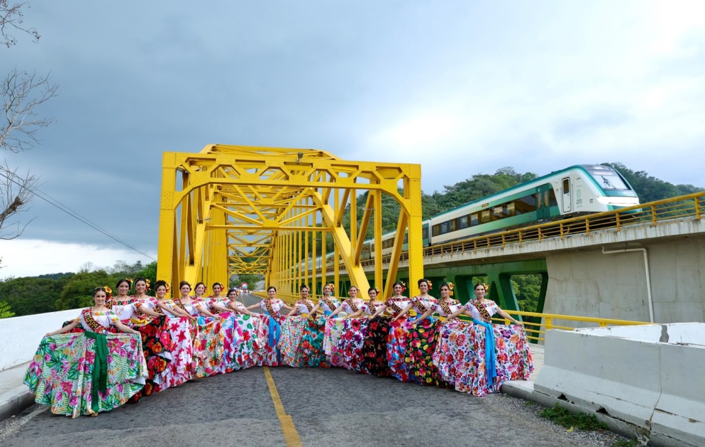 Embajadoras recorren el Parador Turístico Boca del Cerro