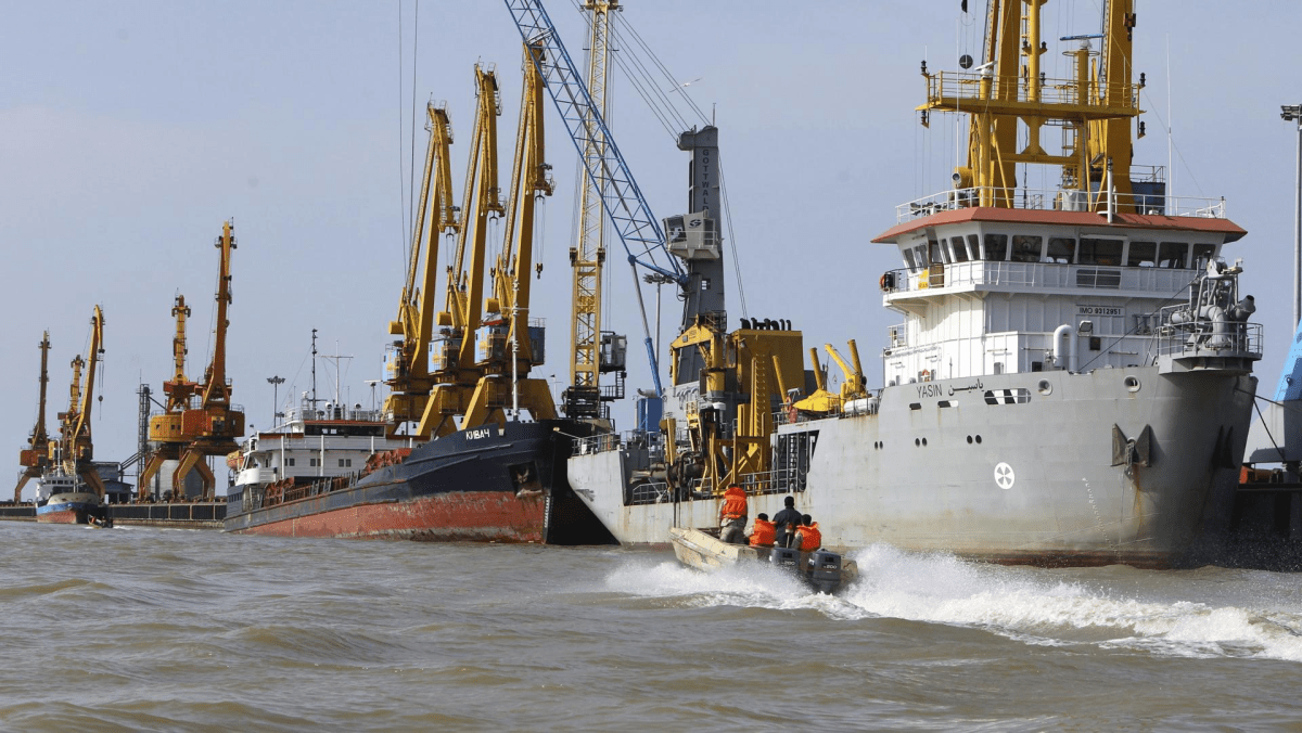 EE.UU. asegura haber bloqueado los puertos de Irán y “detenido por completo” su comercio