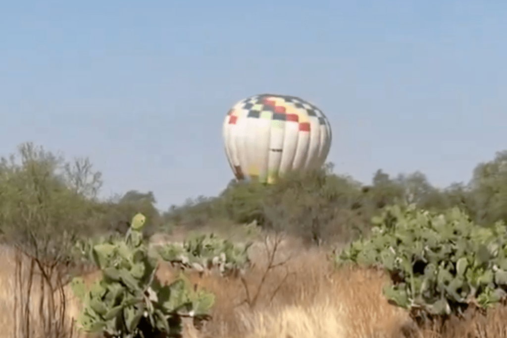 Globo aerostático aterriza de emergencia en Pirámides de&nbsp;Teotihuacán