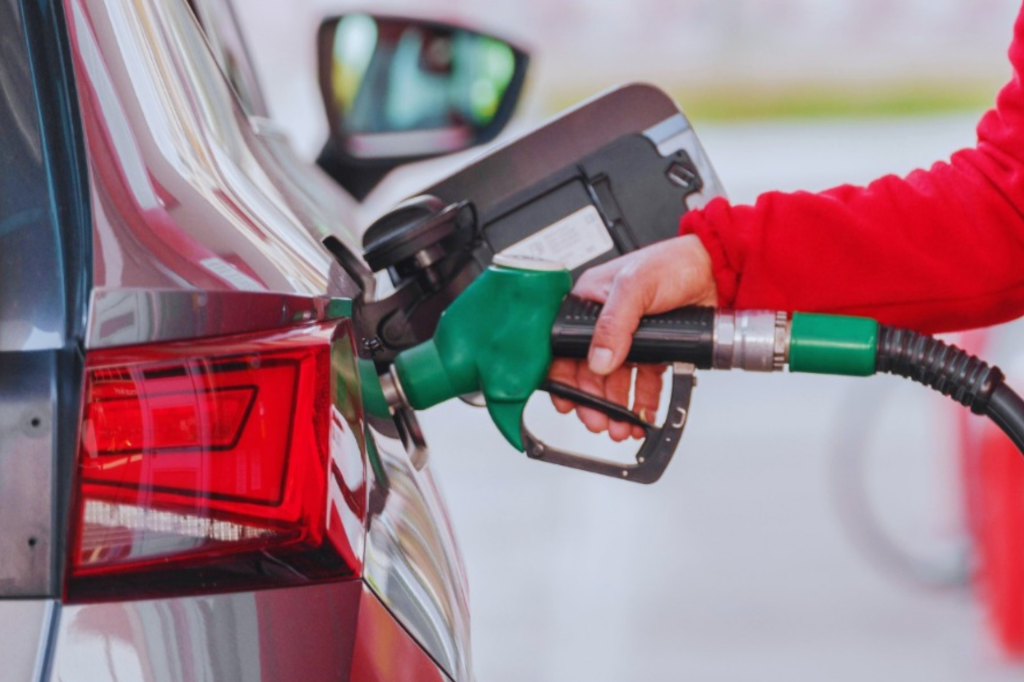 El Gobierno de México y empresarios acuerdan un tope de 28 pesos por litro para el&nbsp;diésel