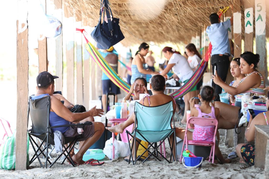 Vacacionistas disfrutan playas de Tabasco bajo operativo “Vacaciones Seguras&nbsp;2026”