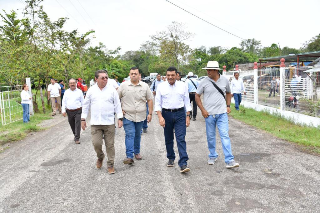 Supervisa Javier May rehabilitación carretera en&nbsp;Jalapa