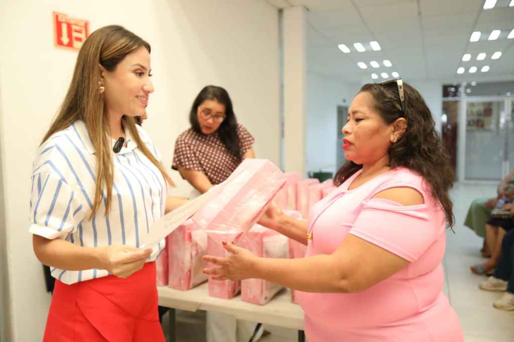 Gobierno de Tabasco entrega prótesis mamarias gratuitas a sobrevivientes de cáncer de&nbsp;mama