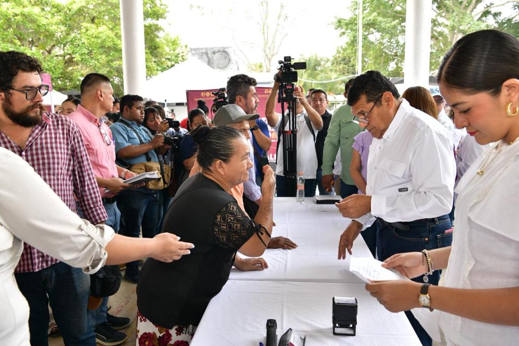Gobierno de Tabasco atiende en territorio a familias de Huimanguillo y anuncia mejora&nbsp;carretera