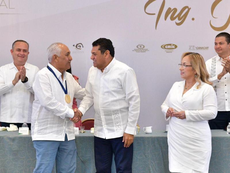 Reconocen trayectoria empresarial en Tabasco con Medalla al Mérito&nbsp;2025