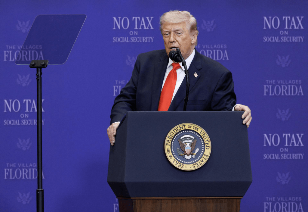 Trump suspende el operativo militar para escoltar buques en Ormuz a petición de&nbsp;Pakistán