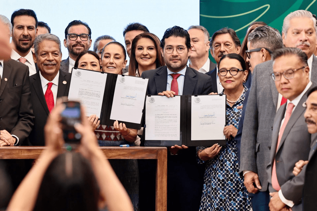 Sheinbaum firma acuerdo para jornada laboral de 40&nbsp;horas
