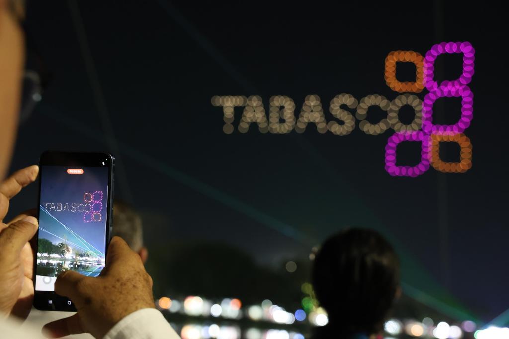 Iluminan el cielo de Tabasco con espectáculo de drones y pirotecnia en la Feria&nbsp;2026