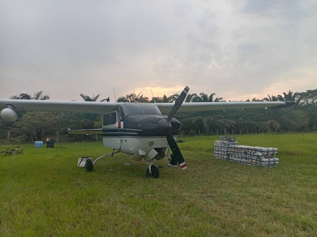 Asegura FGR aeronave con presunta cocaína en Balancán; investigan delitos contra la&nbsp;salud