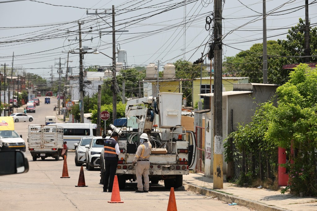Despliegan operativo de atención eléctrica en Tamulté de las&nbsp;Sabanas