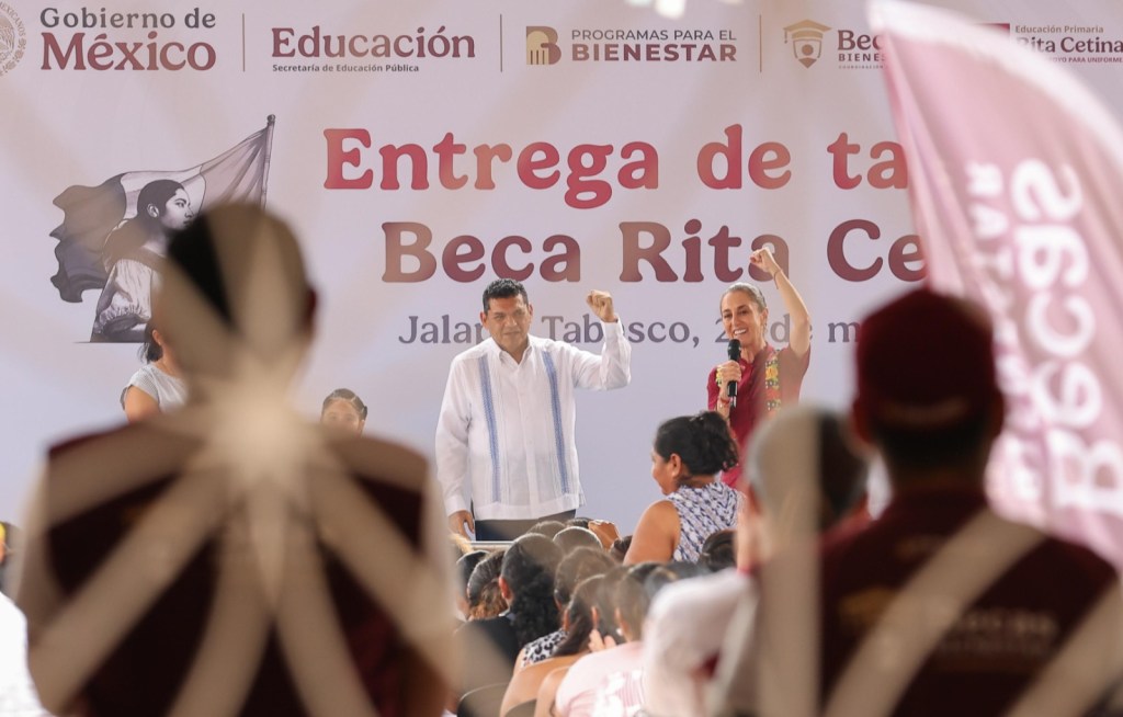 Sheinbaum entrega becas Rita Cetina en Jalapa; beneficiarán a más de 138 mil estudiantes en&nbsp;Tabasco