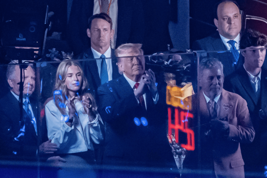 Trump Abucheado en el Madison Square Garden: Reacción del Público