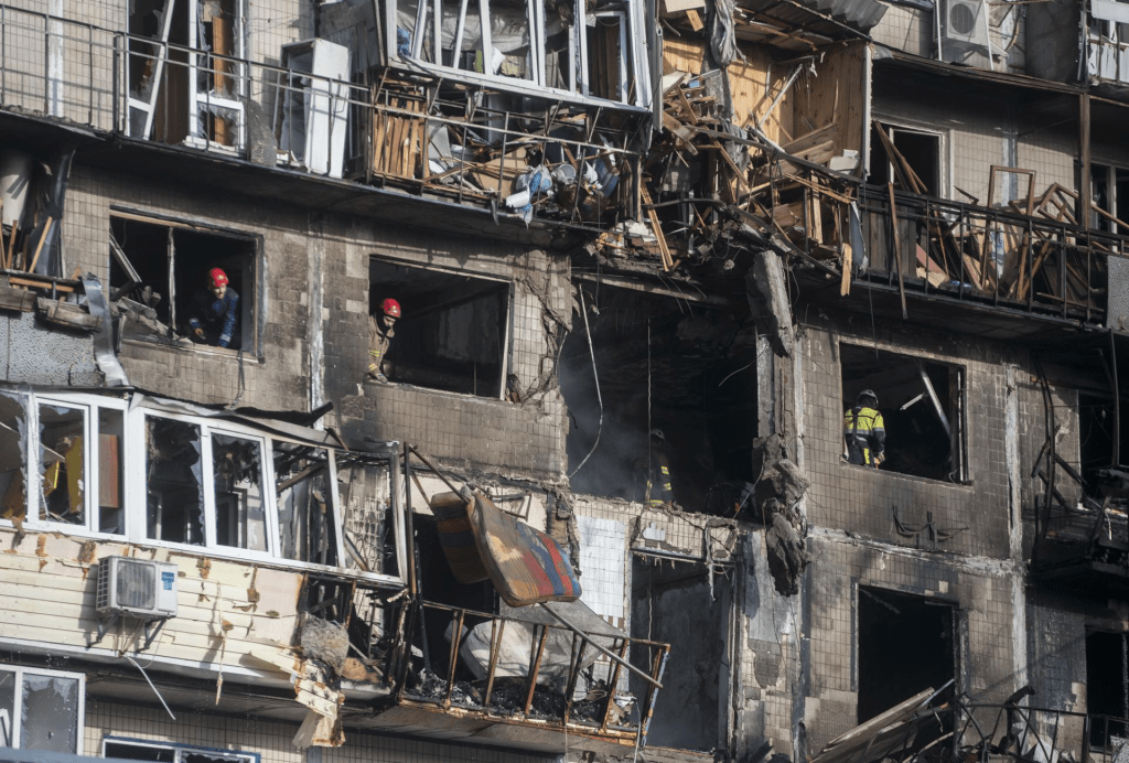 Cuatro muertos en un ataque masivo ruso contra Kiev