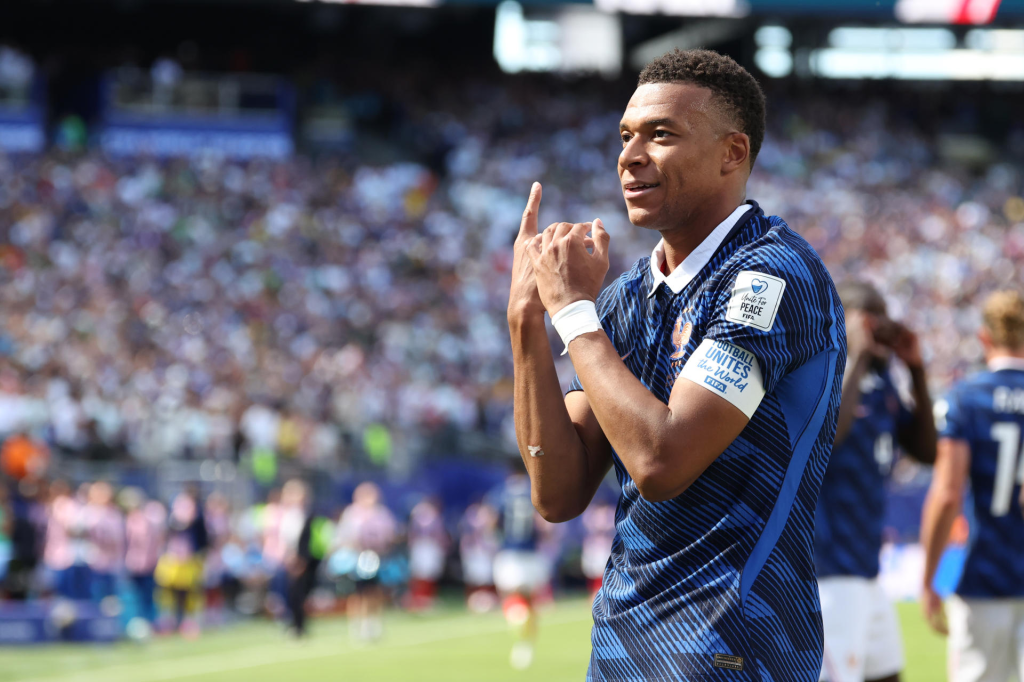 Mbappé se acerca al récord de más goles en Mundiales; supera a Messi y Pelé