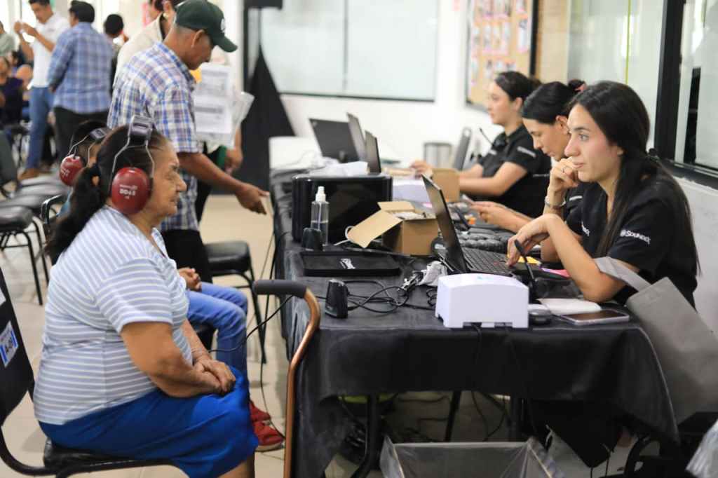 Entrega Javier May más de mil auxiliares auditivos para fortalecer la inclusión en Tabasco