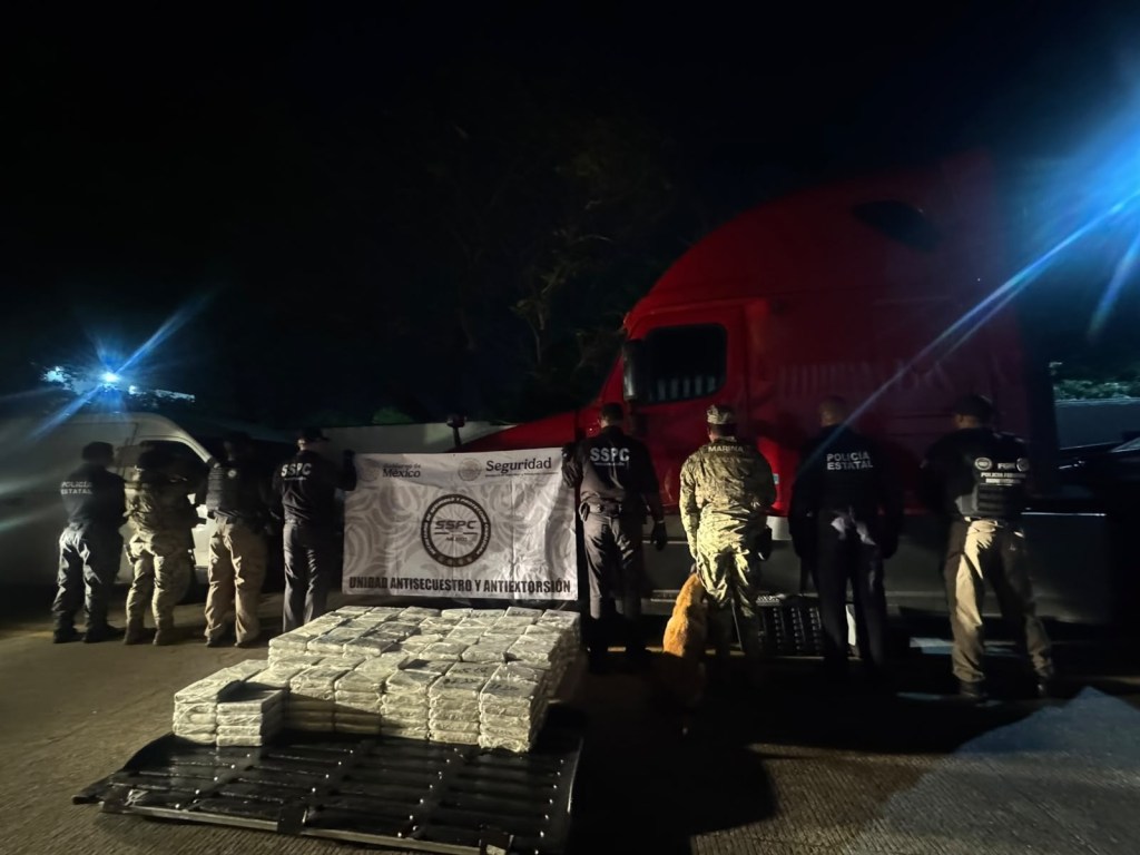 Aseguran más de 250 kilos de presunta cocaína en carretera de Tabasco; hay dos&nbsp;detenidos
