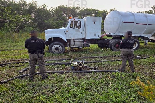 Inhabilita FGR tres tomas clandestinas y asegura más de 19 mil litros de hidrocarburo en&nbsp;Cárdenas