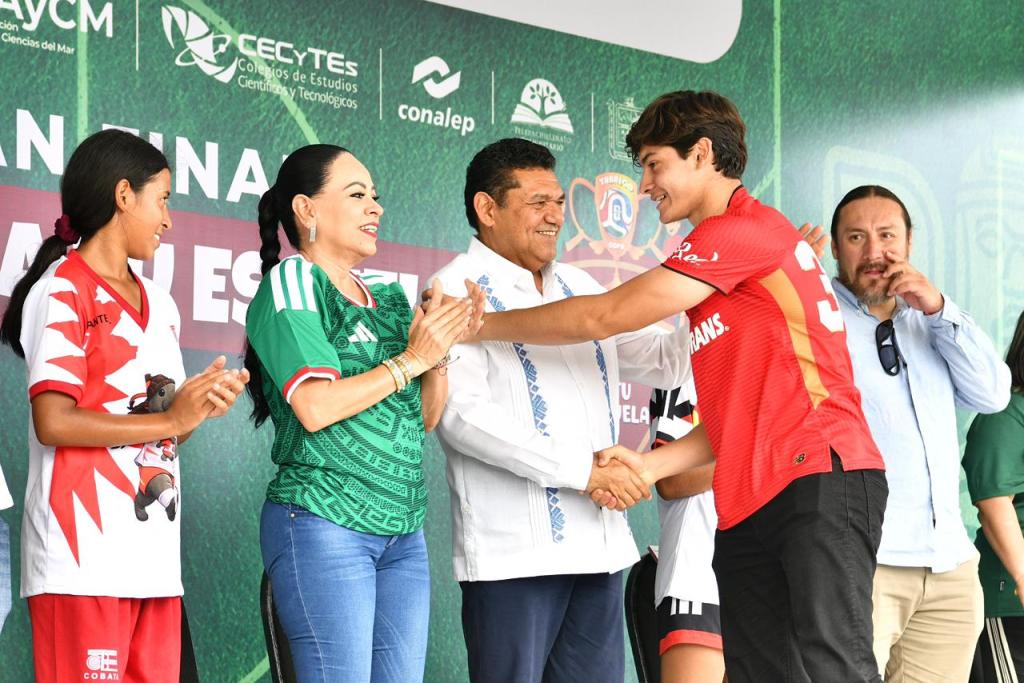 Destaca Javier May valores de unidad y respeto en torneo “El Mundial va a tu&nbsp;Escuela”