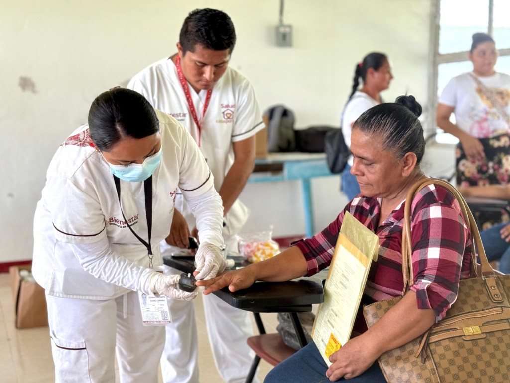 Caravana Acuática lleva servicios de salud y atención integral a comunidades de Jonuta
