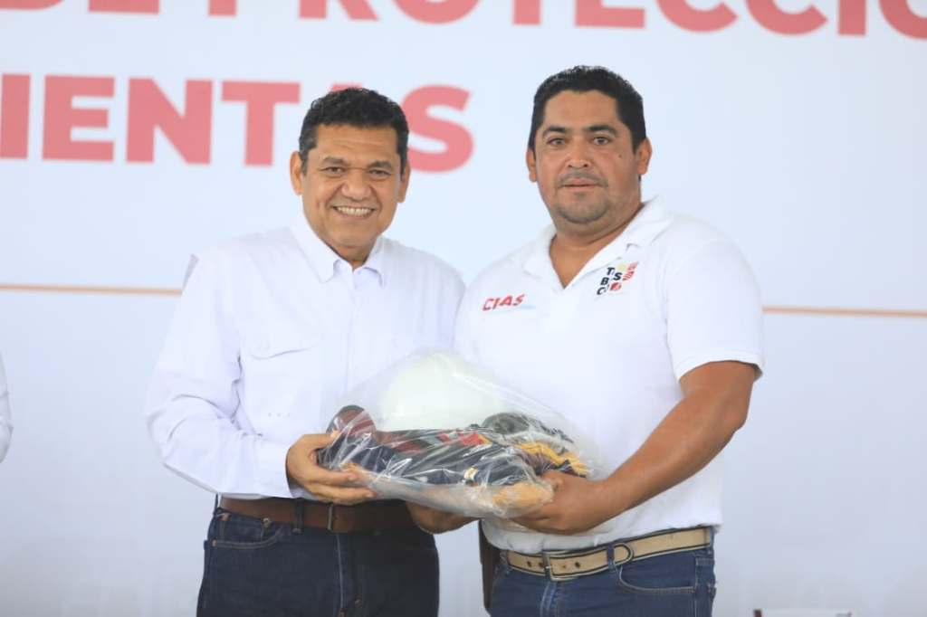 Gobierno de Tabasco entrega equipo de protección a trabajadores de CEAS con inversión superior a 3.1 millones de&nbsp;pesos