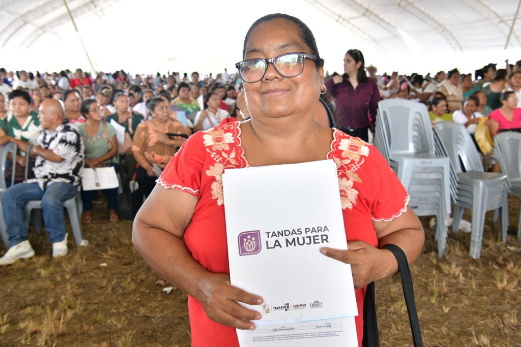 Javier May entrega más de mil 600 apoyos sociales y pone en marcha programa Bienestar en tu Mesa en Emiliano Zapata