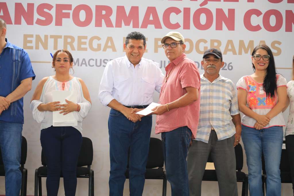 Javier May entrega más de 4 mil 300 apoyos sociales en Tacotalpa y Macuspana