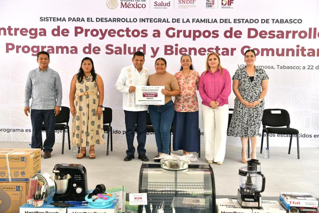 Entrega Javier May apoyos para impulsar microempresas comunitarias en&nbsp;Tabasco