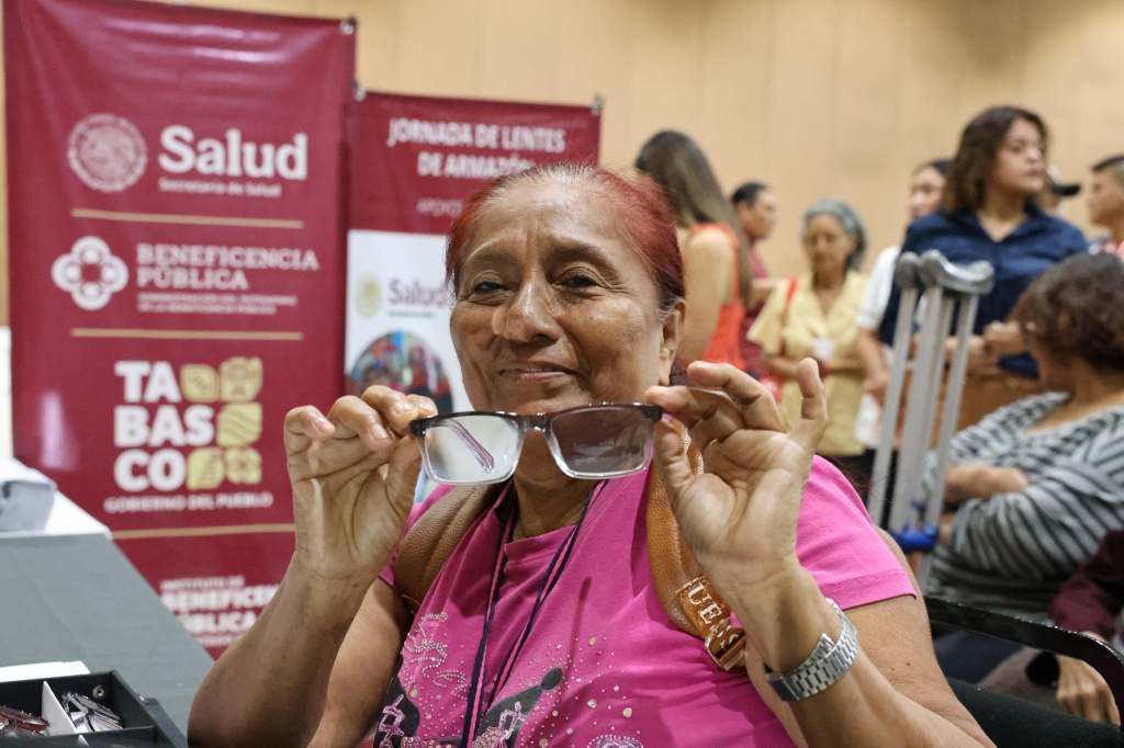 Entregan más de 2 mil apoyos funcionales y lentes a personas con discapacidad en&nbsp;Tabasco