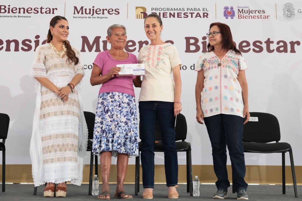 Claudia Sheinbaum entrega tarjetas de la Pensión Mujeres Bienestar en Acapulco y reafirma que las mujeres son el centro de la&nbsp;Transformación