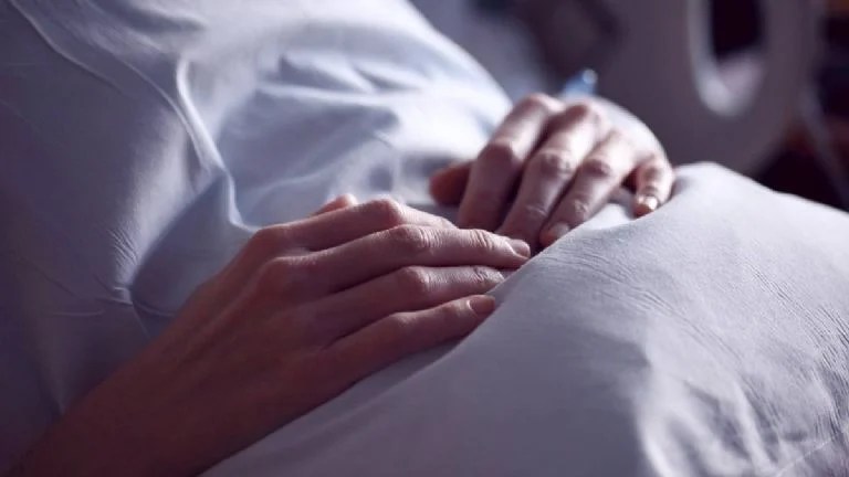 Investigan asesinato de enfermera en hospital de India; presuntamente fue envenenada durante su&nbsp;turno